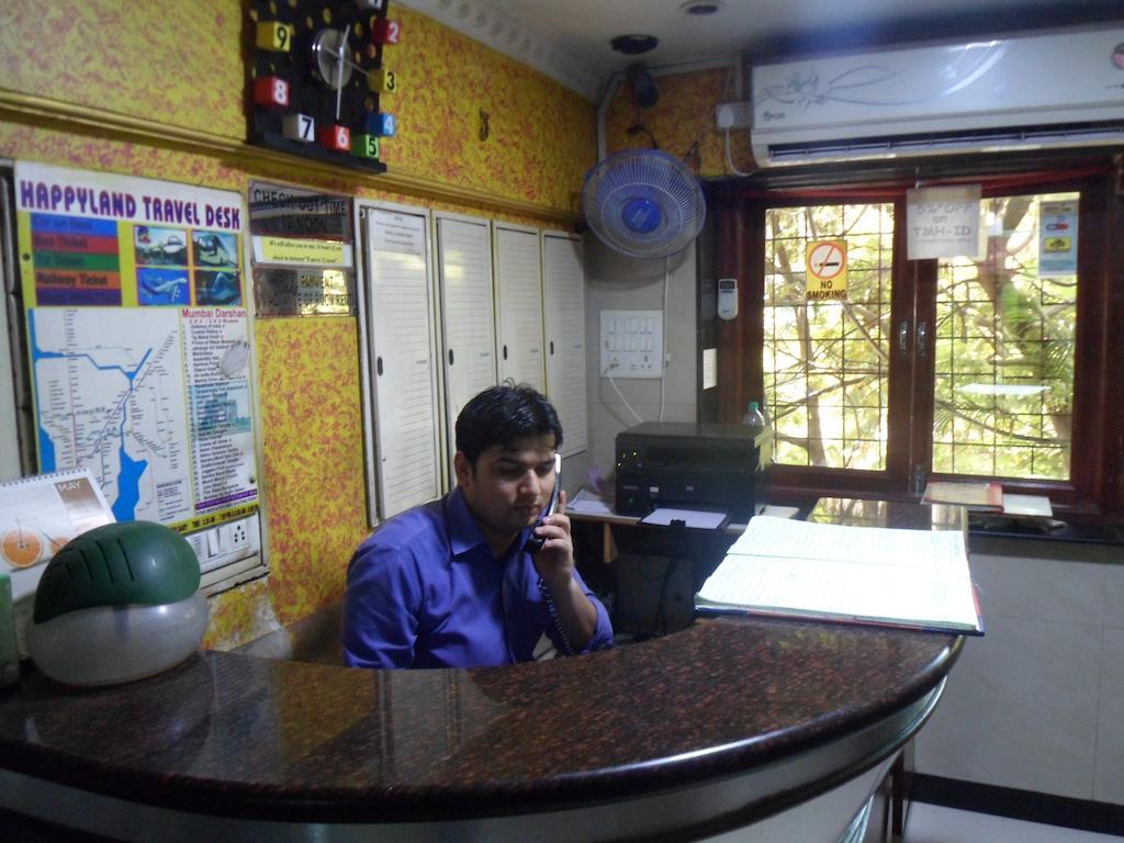 Hotel Happyland Bombay Extérieur photo