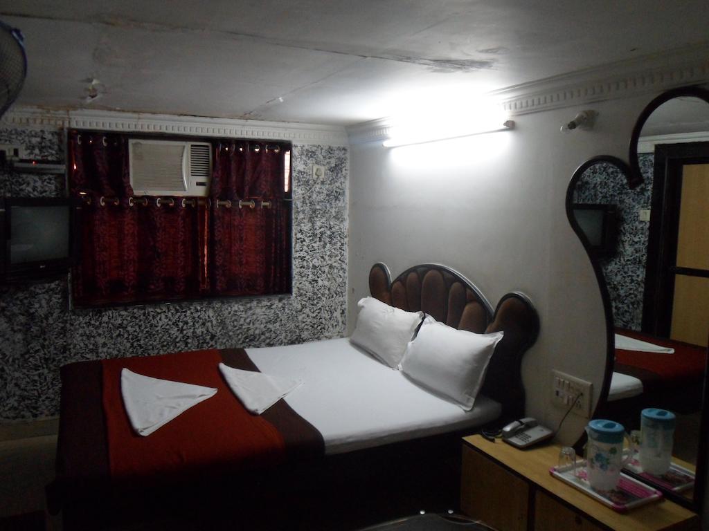 Hotel Happyland Bombay Extérieur photo