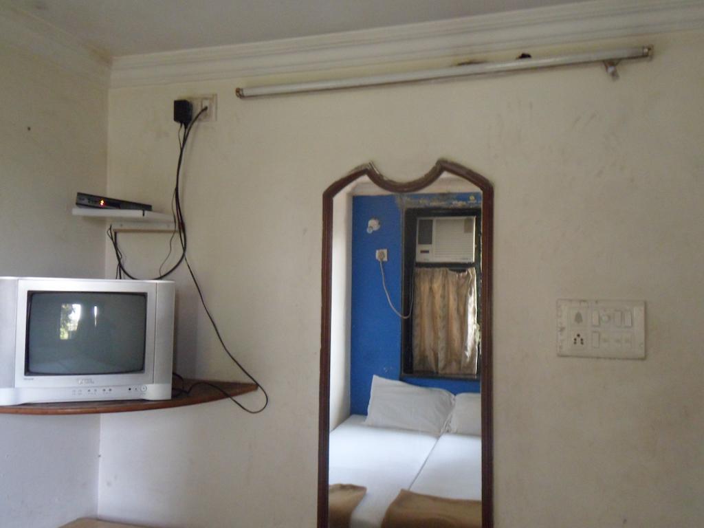 Hotel Happyland Bombay Extérieur photo