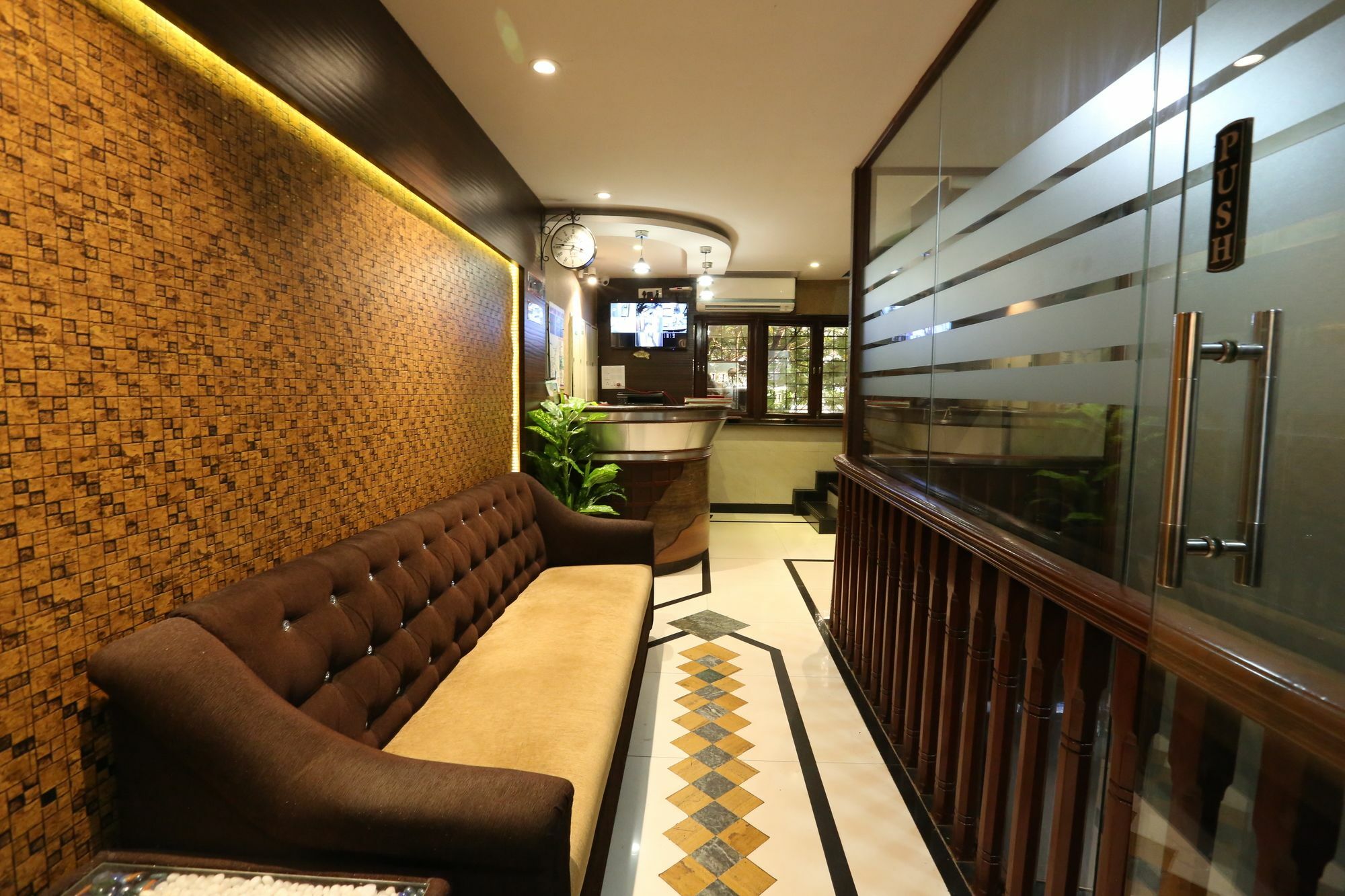 Hotel Happyland Bombay Extérieur photo