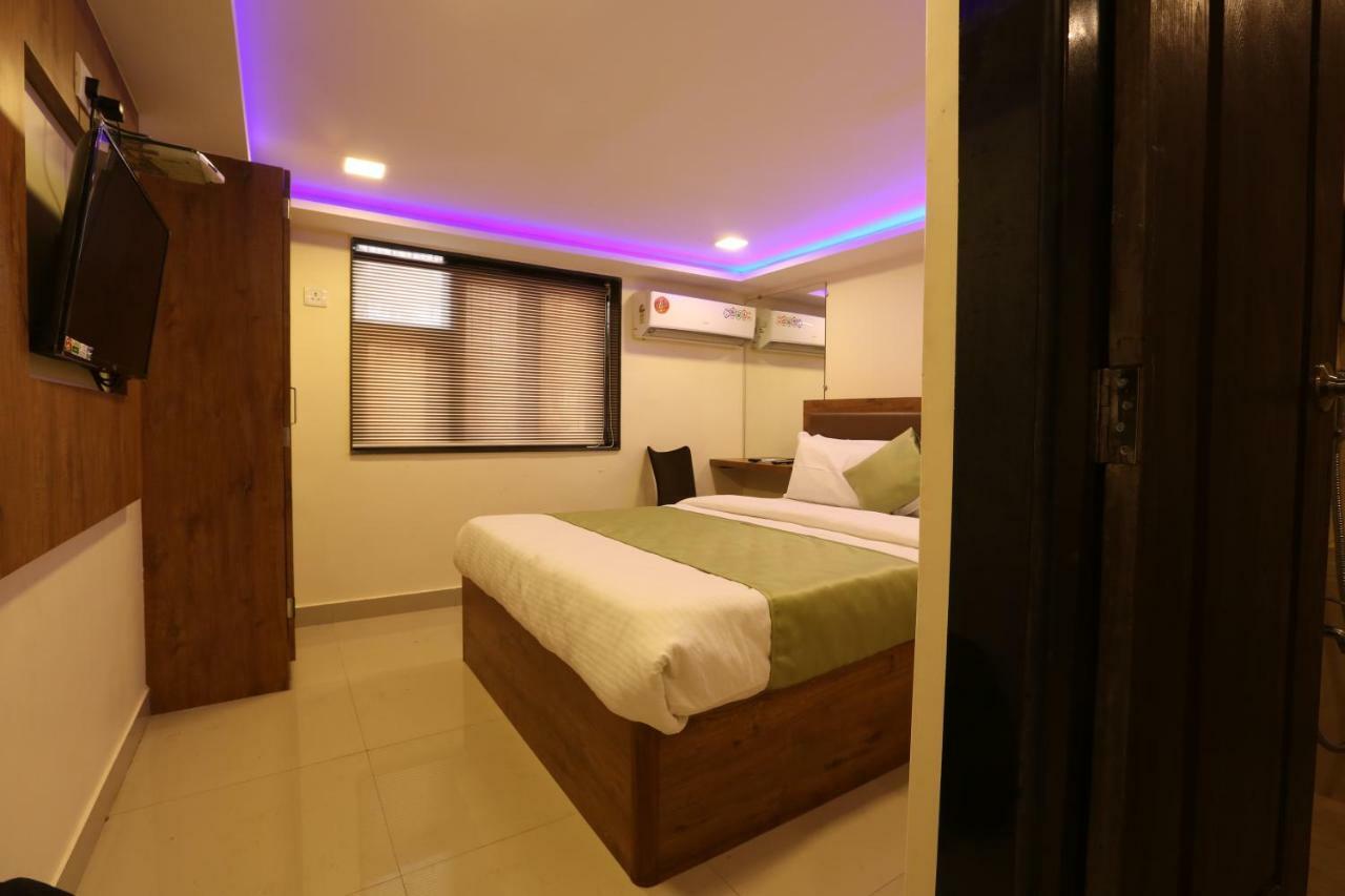Hotel Happyland Bombay Extérieur photo