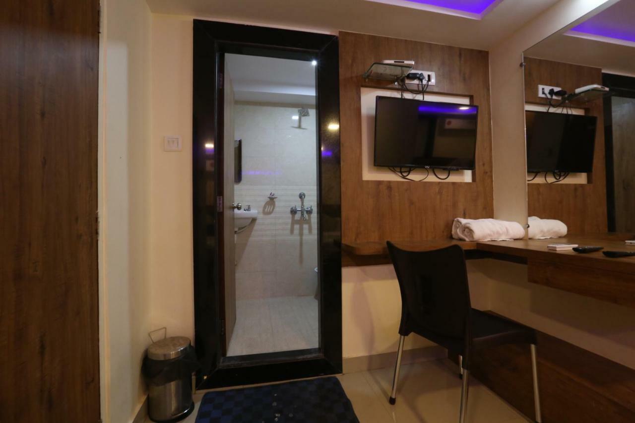 Hotel Happyland Bombay Extérieur photo