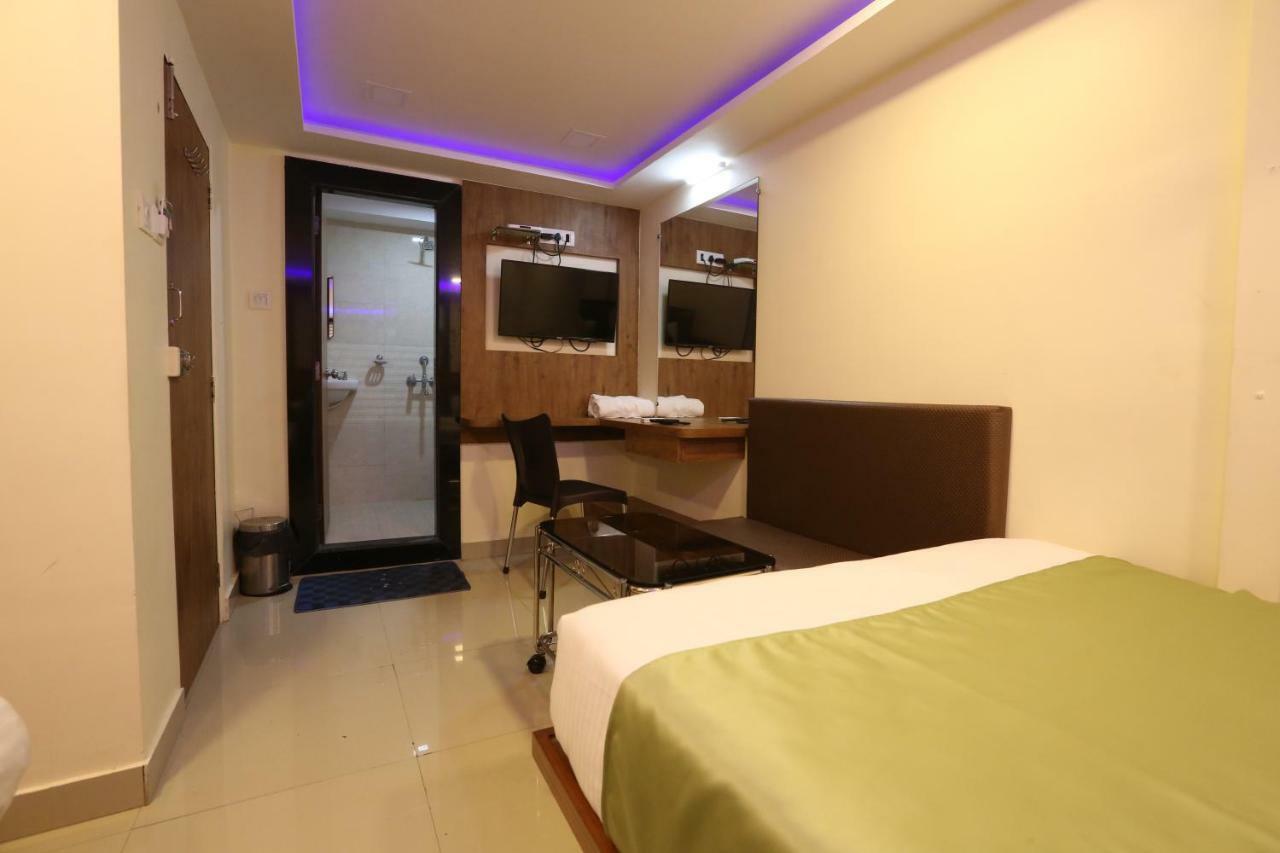 Hotel Happyland Bombay Extérieur photo